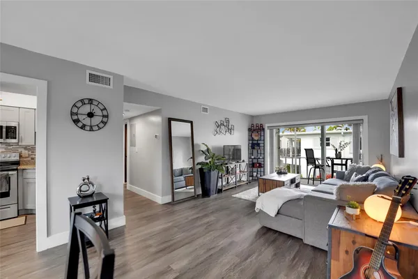 $154,000 | 2161 Northeast 42nd Court, Unit 215, Lighthouse Point, FL 33064