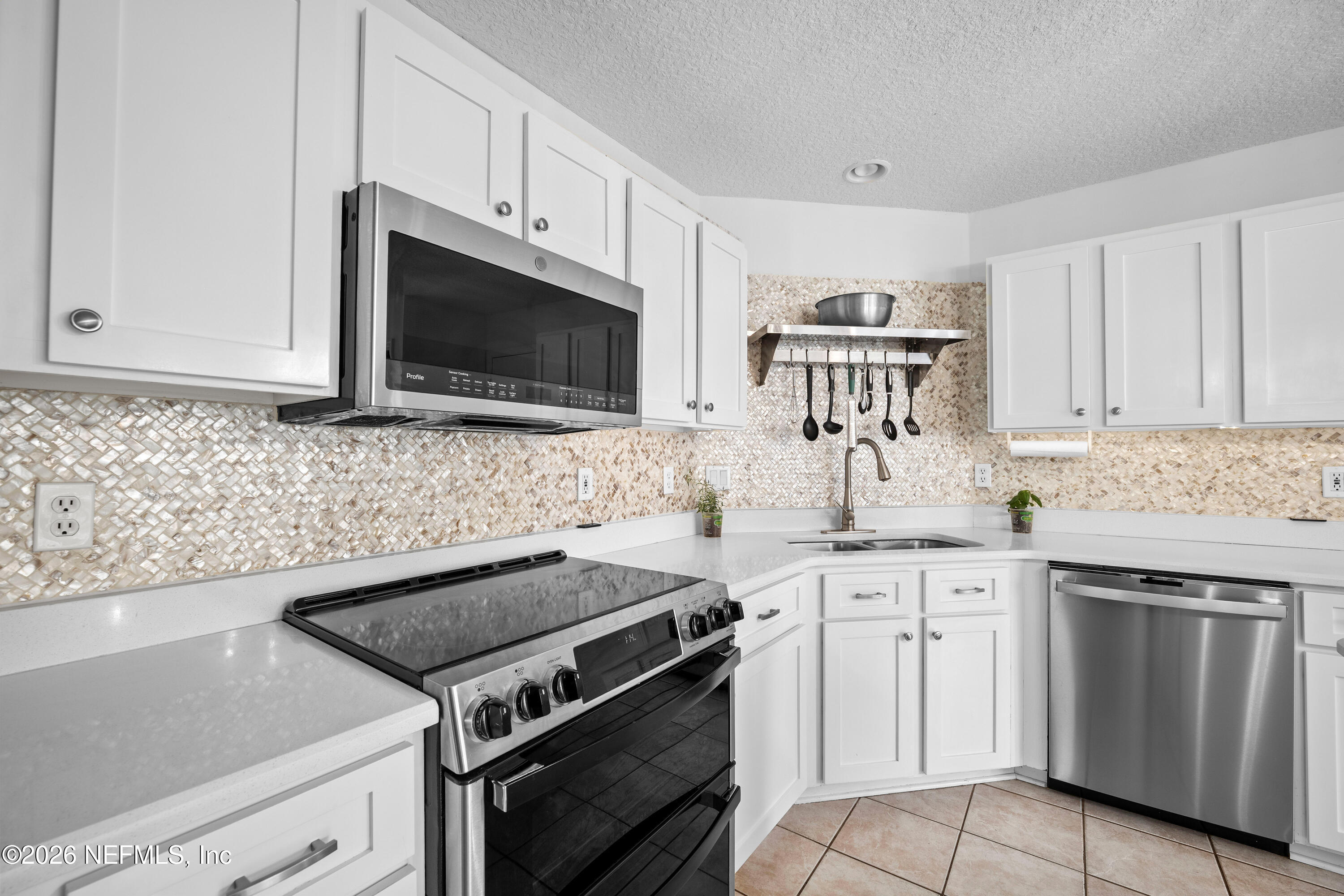 1940 Bluebonnet Way Fleming Island, FL 32003 - Photo 5 of 72 04 Kitchen
