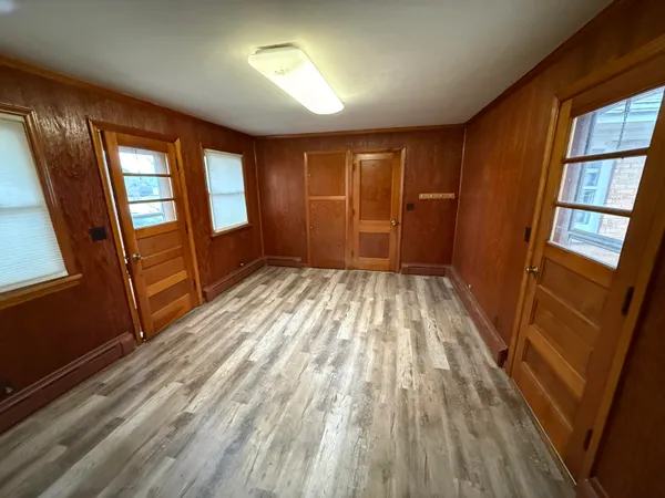 $179,900 | 109 Iowa Street, La Crosse, IN 46348