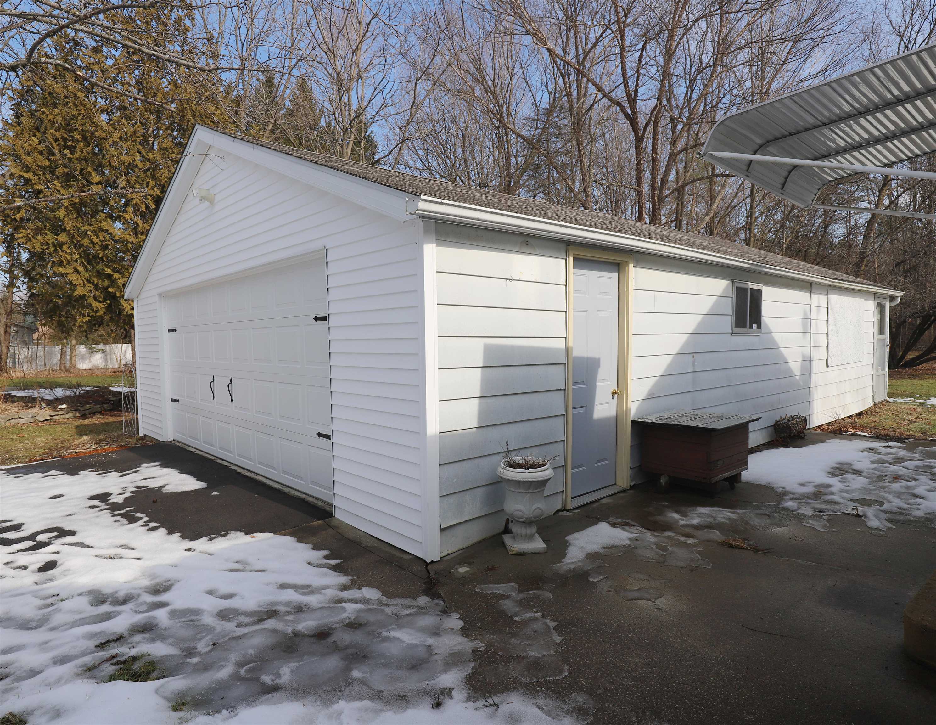 4298 North Center Road Flint, MI 48506 - Photo 26 of 46 50199710-c499f247-8885-41b0-8469-8db983633d8f.JPG