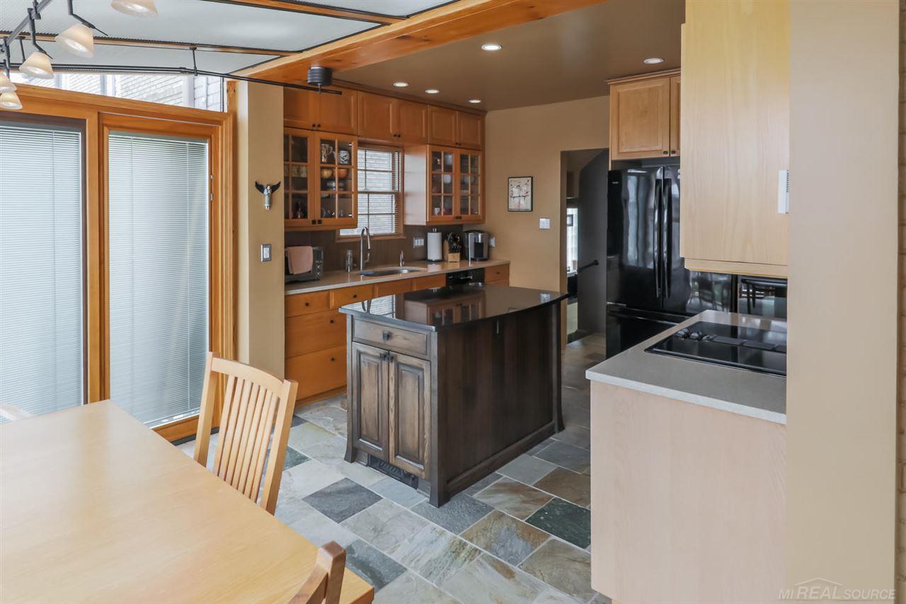 318 Fisher Road Grosse Pointe, MI 48230 - Photo 21 of 43 50005538-20.JPG