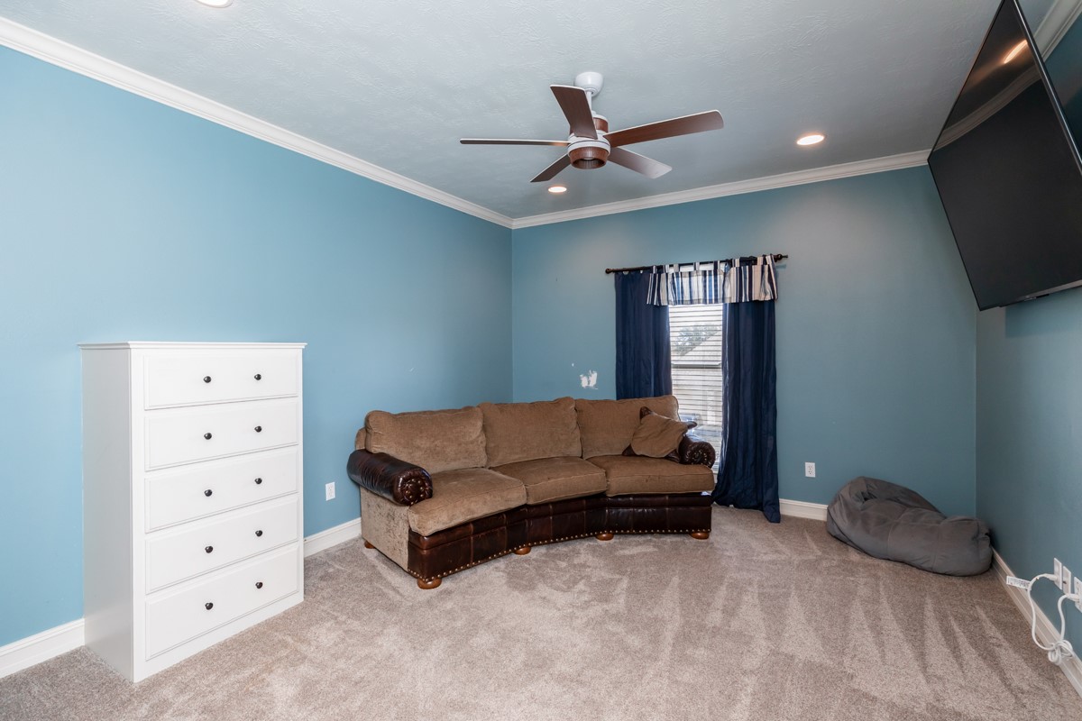 10940 Sheila Lane Beaumont, TX 77705 - Photo 39 of 50 a living room with furniture and a flat screen tv
