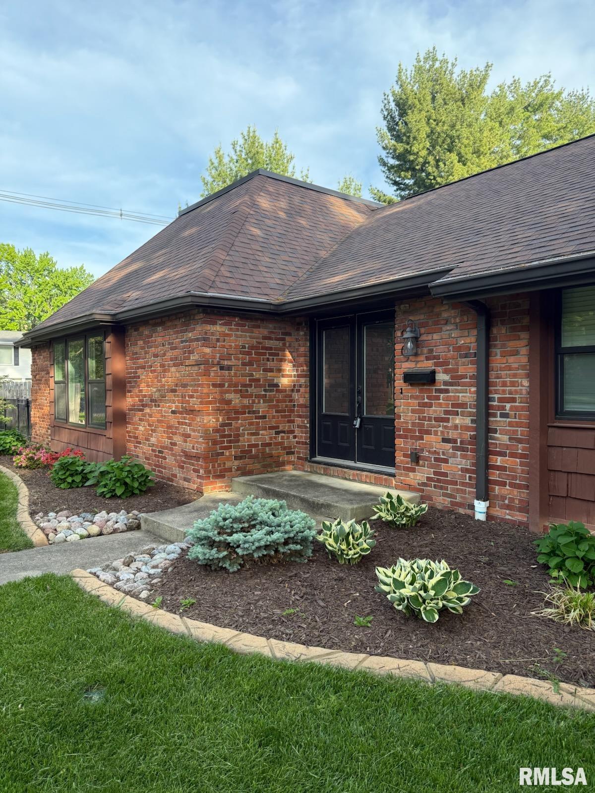 90 Pinehurst Drive Springfield, IL 62704 - Photo 3 of 24