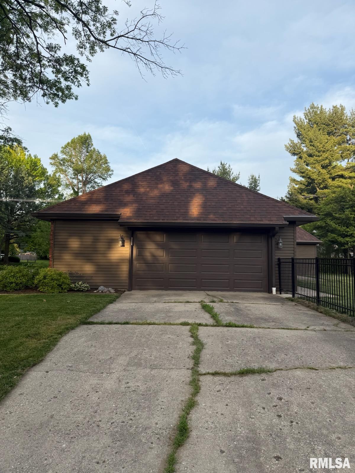 90 Pinehurst Drive Springfield, IL 62704 - Photo 6 of 24