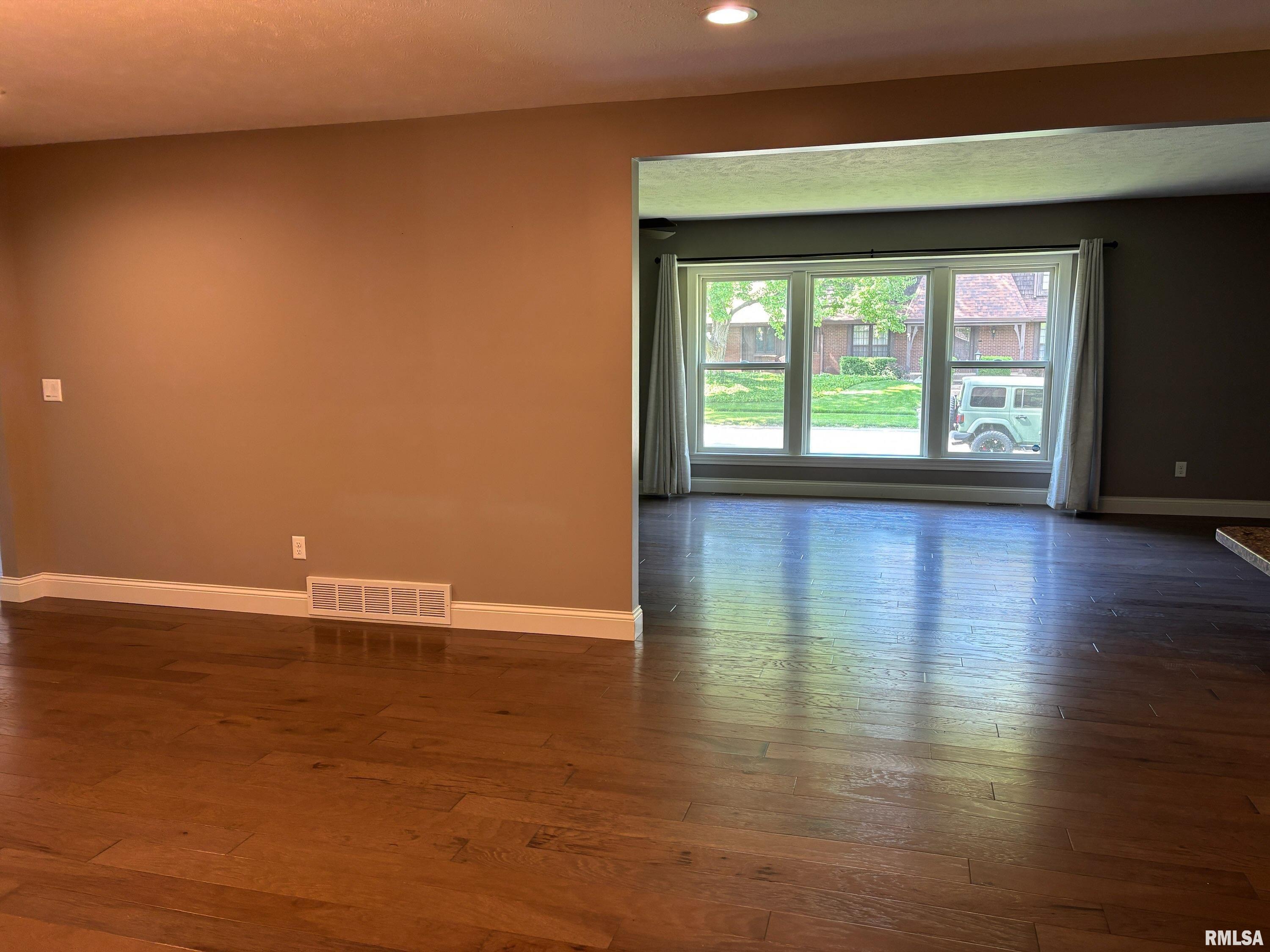 90 Pinehurst Drive Springfield, IL 62704 - Photo 8 of 24