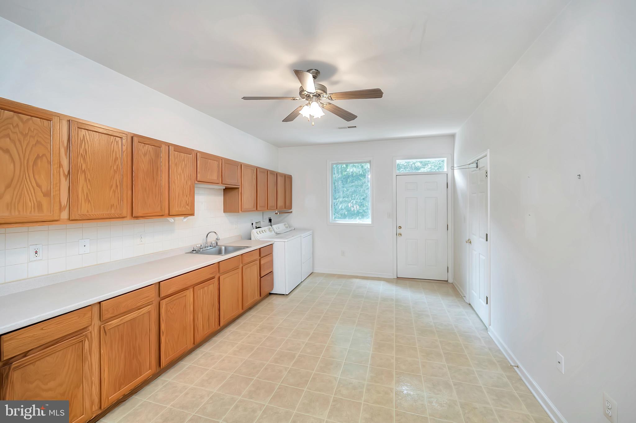 31342 Paynes Farm Locust Grove, VA 22508 - Photo 13 of 33 Expansive laundry/mud room