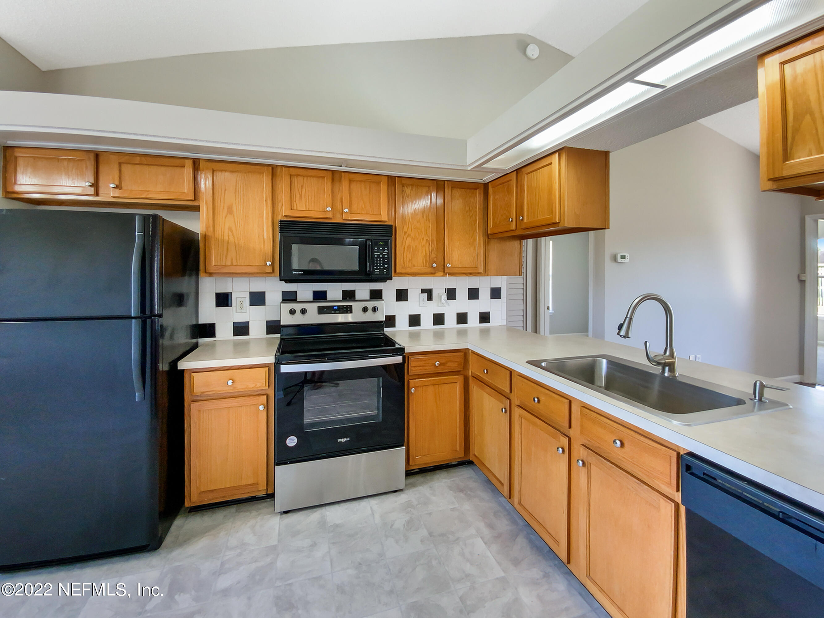 8652 Springtree Road Jacksonville, FL 32210 - Photo 4 of 24 listing_5