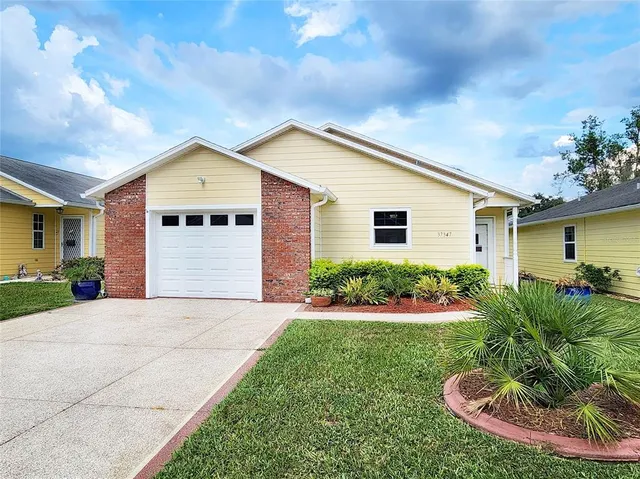 $239,995 | 37347 Derbyshire Drive, Zephyrhills, FL 33542