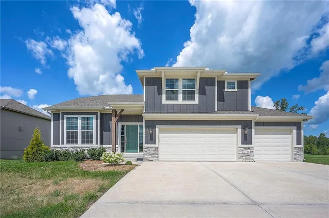 $435,000 | 1632 North 157th Street, Basehor, KS 66007