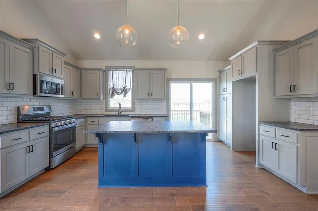 $435,000 | 1632 North 157th Street, Basehor, KS 66007