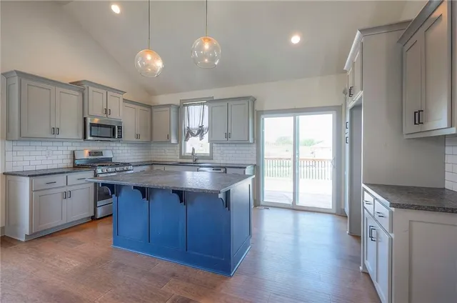 $435,000 | 1632 North 157th Street, Basehor, KS 66007