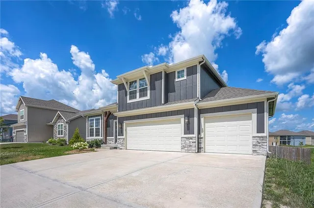 $435,000 | 1632 North 157th Street, Basehor, KS 66007