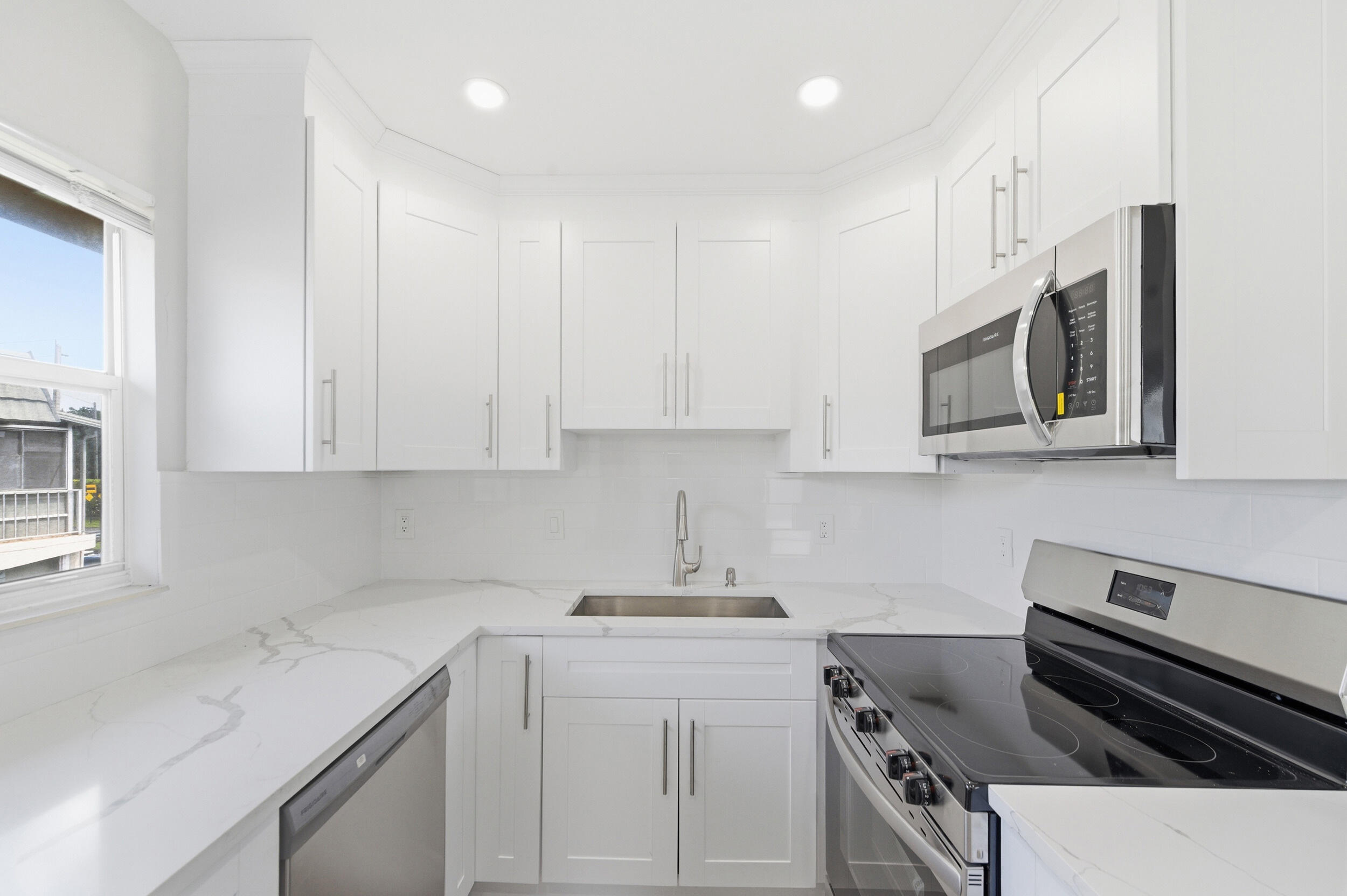 284 Flanders F Delray Beach, FL 33484 - Photo 16 of 74 12_dsc_1774