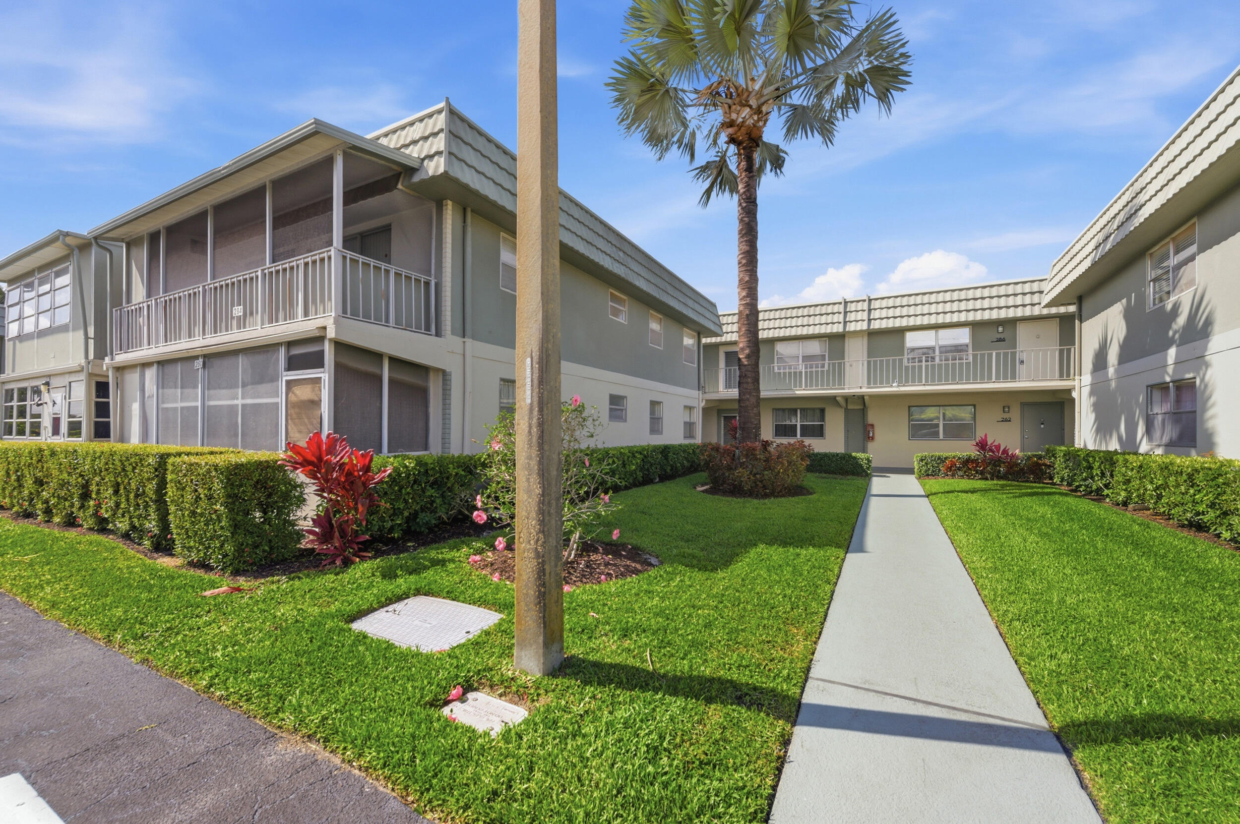 284 Flanders F Delray Beach, FL 33484 - Photo 3 of 74 1_dsc_1879