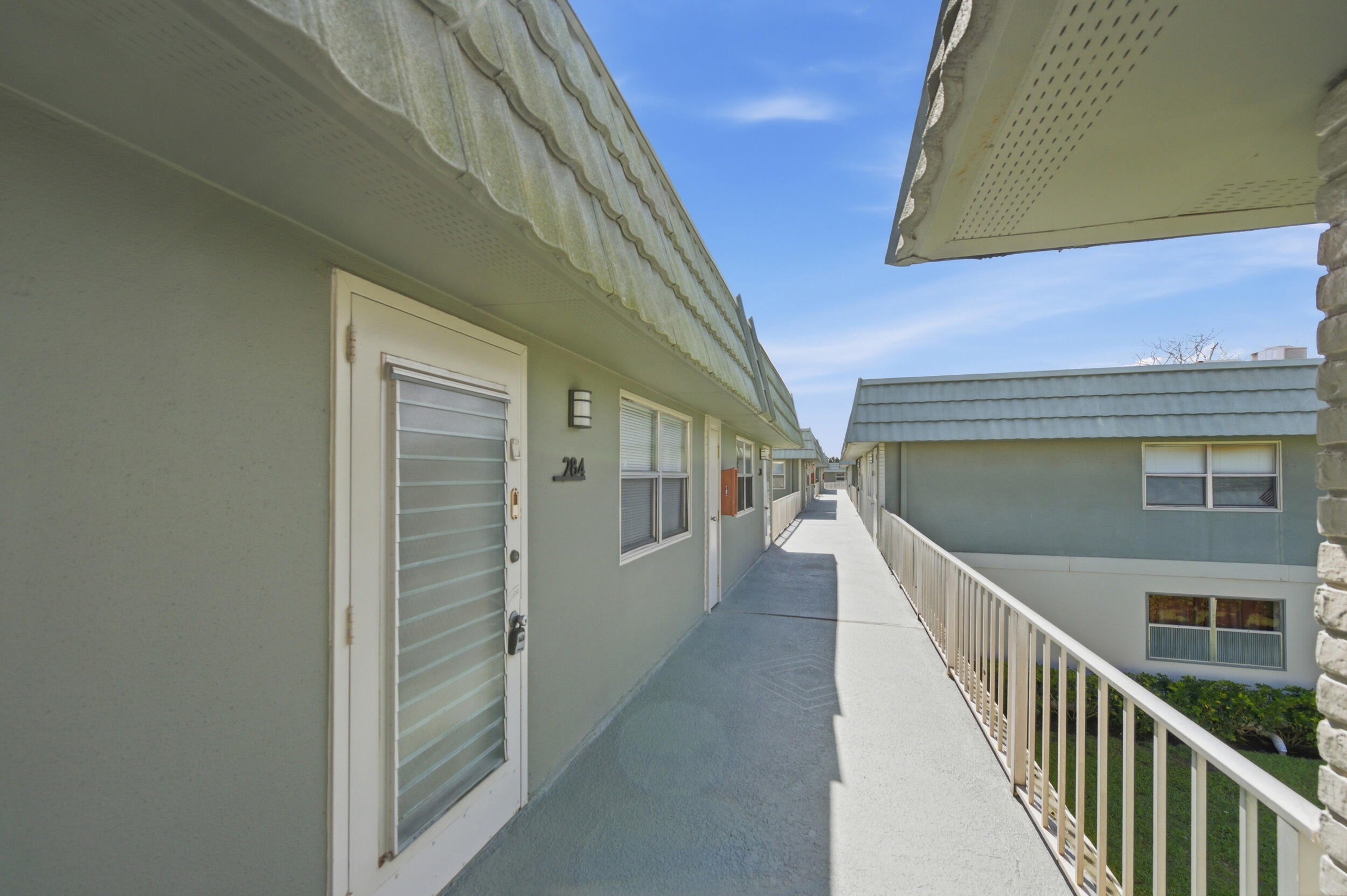 284 Flanders F Delray Beach, FL 33484 - Photo 33 of 74 26_dsc_1869