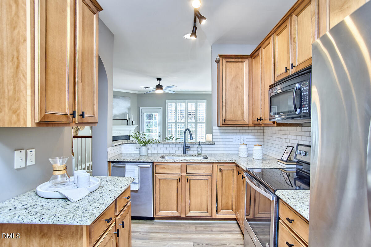 4411 Sugarbend Way Raleigh, NC 27606 - Photo 12 of 40 011