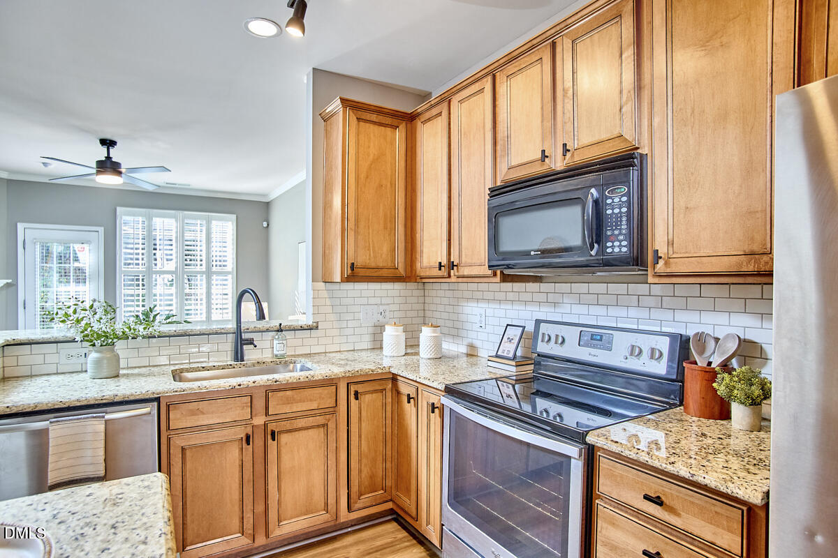 4411 Sugarbend Way Raleigh, NC 27606 - Photo 13 of 40 012