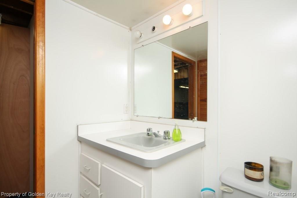19374 Rensellor Street Livonia, MI 48152 - Photo 28 of 28 IMG_0068 (Custom).jpg
