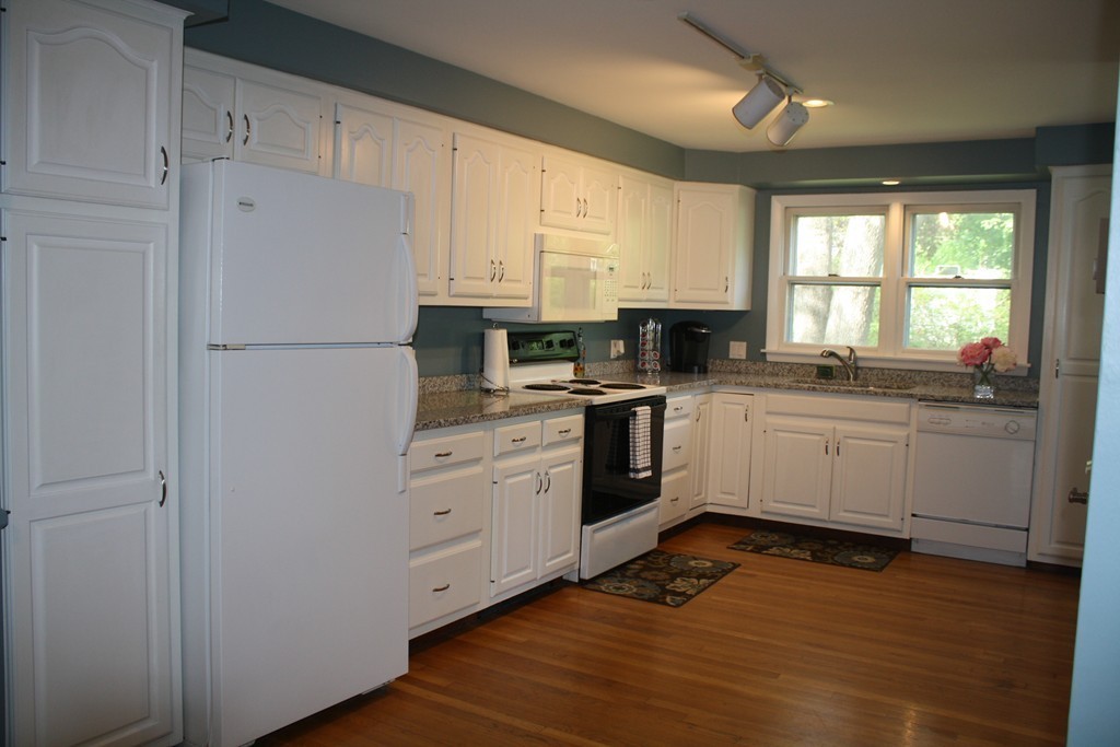 19 Westbrook Road Worcester, MA 01602 - Photo 1 of 30 Gallery Image 1