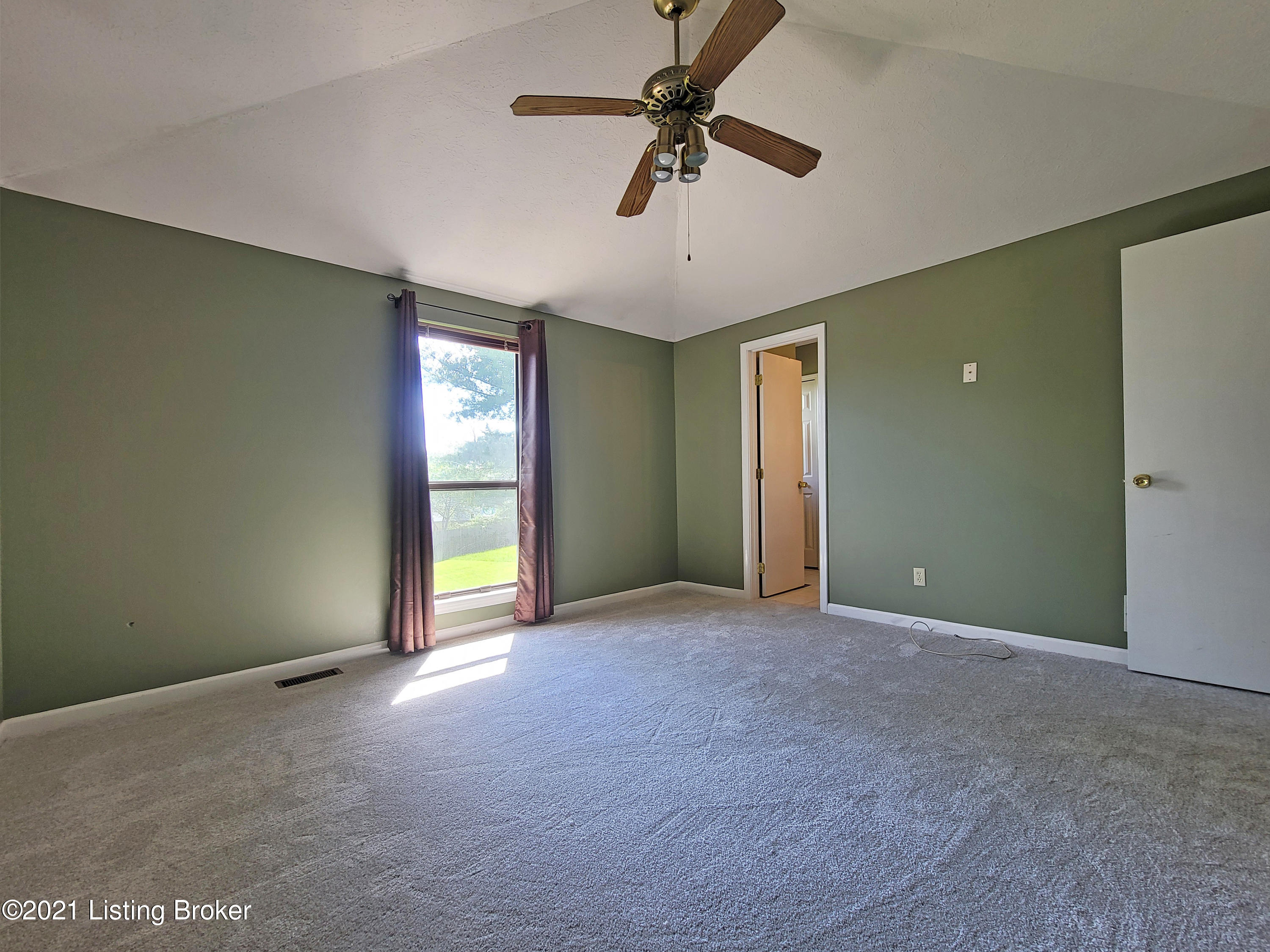 4407 Century Road Louisville, KY 40299 - Photo 6 of 28 20210511_105622