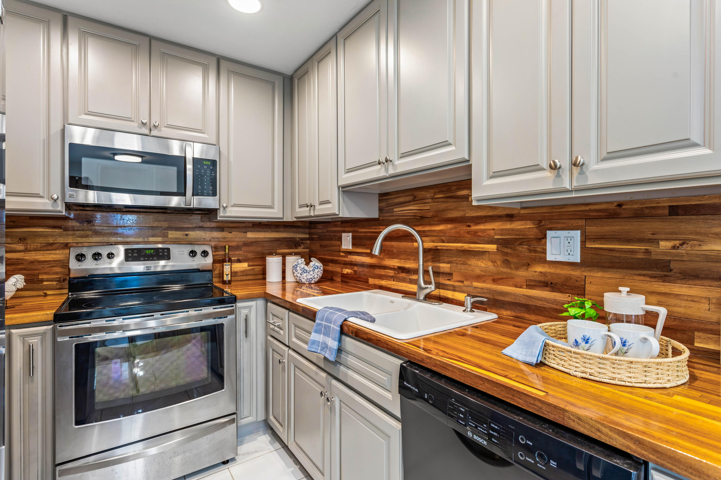 5510 Armitos Avenue, Unit 4 Goleta, CA 93117 - Photo 7 of 17 7