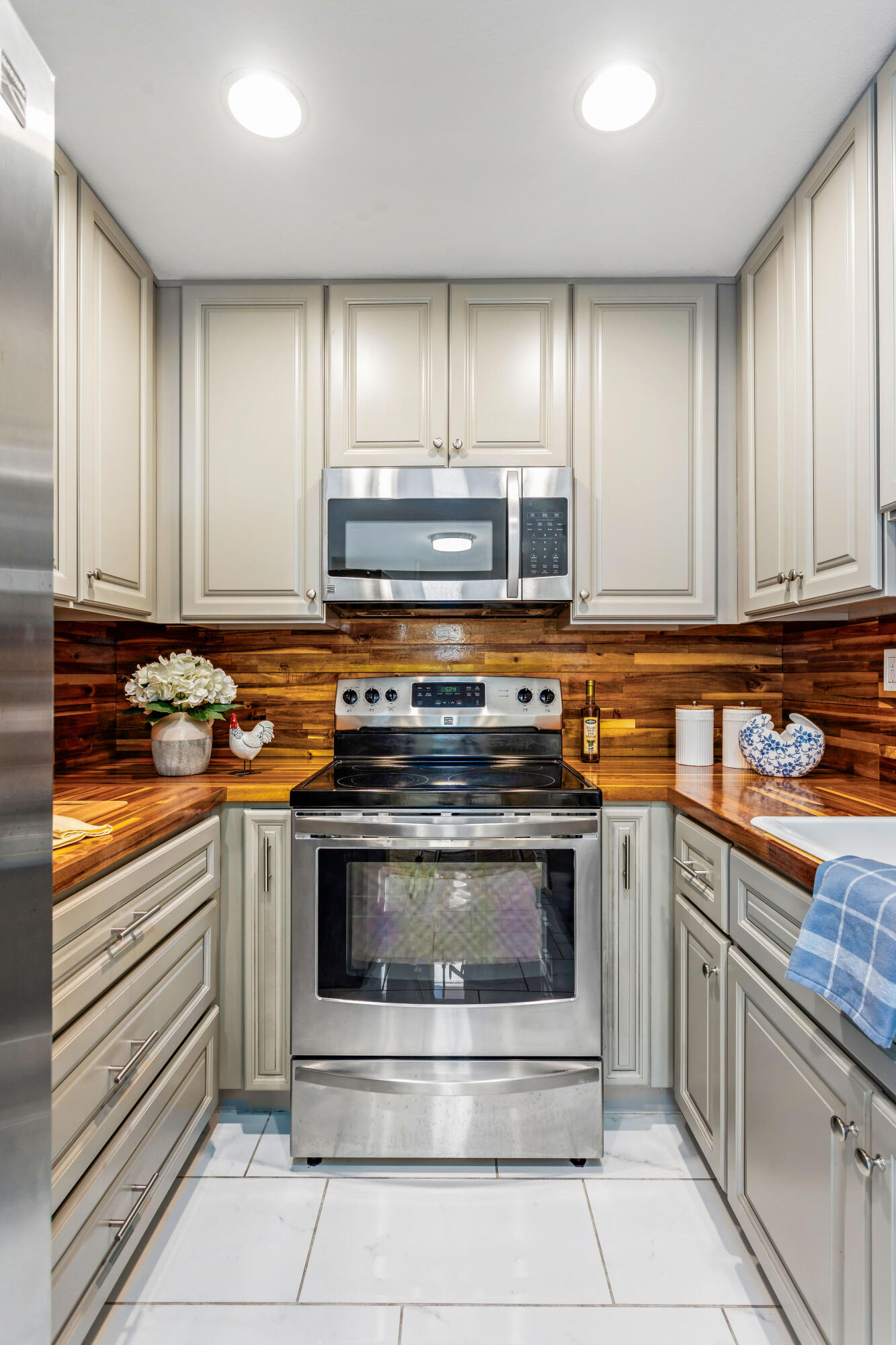 5510 Armitos Avenue, Unit 4 Goleta, CA 93117 - Photo 8 of 17 8