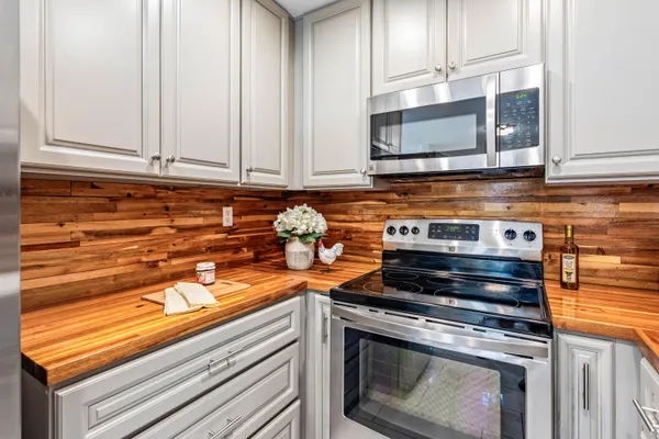 $564,999 | 5510 Armitos Avenue, Unit 4, Goleta, CA 93117