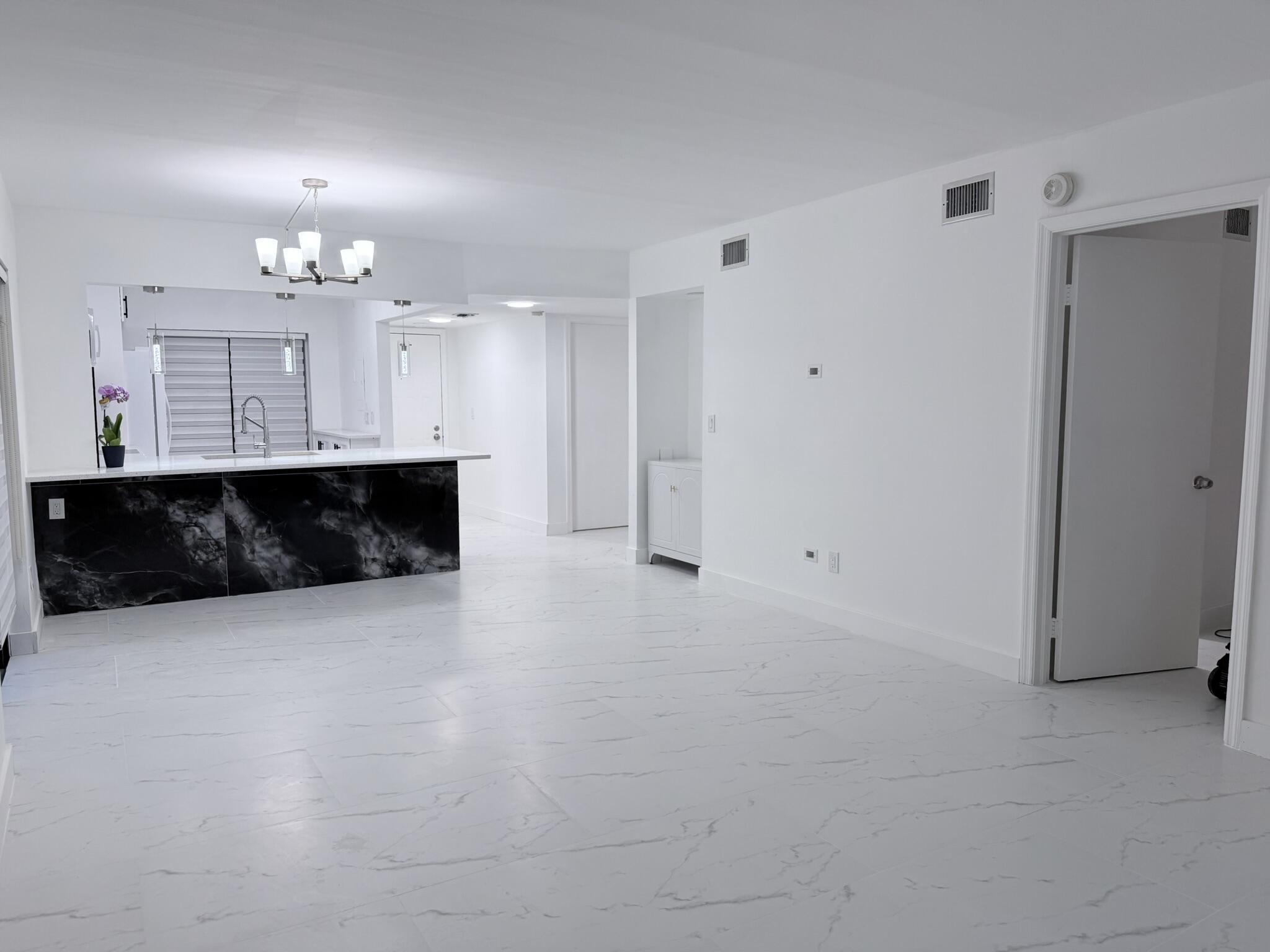 300 East Club Circle, Unit 107 Boca Raton, FL 33487 - Photo 4 of 16 Back door view