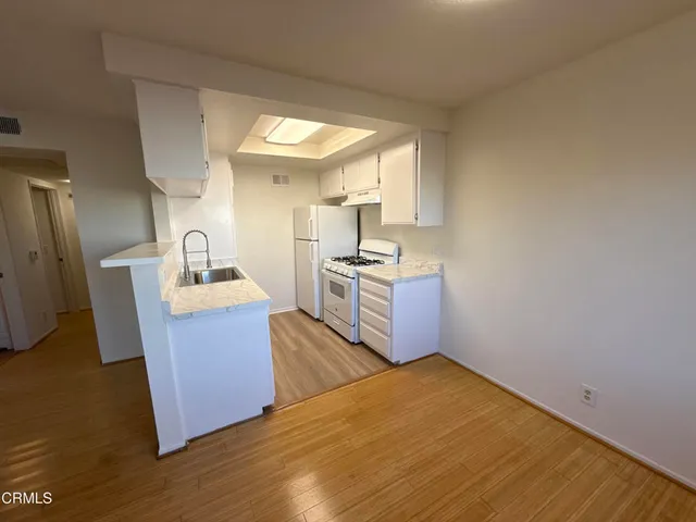 $2,695 | 2305 Glendale Boulevard, Unit 102, Los Angeles, CA 90039