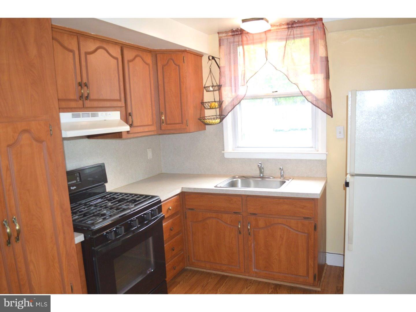 709 Cambridge Road Brookhaven, PA 19015 - Photo 3 of 23 Kitchen