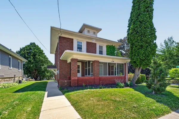 $133,500 | 1049 West Lincoln Boulevard, Freeport, IL 61032