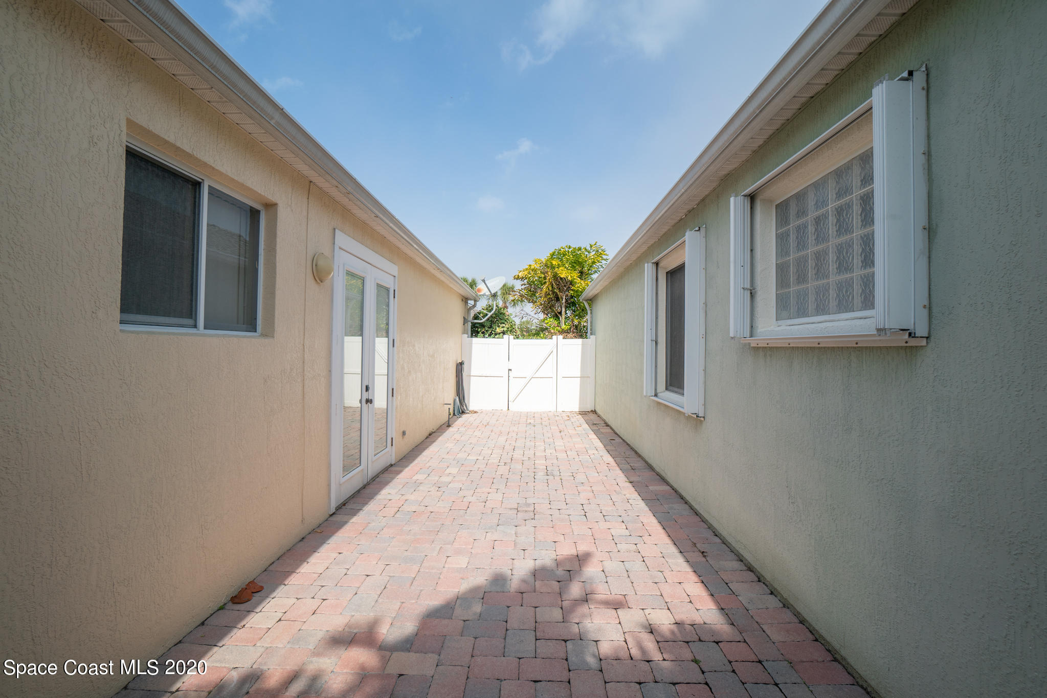 153 Babylon Lane Melbourne, FL 32903 - Photo 4 of 32 a view of a house with entryway