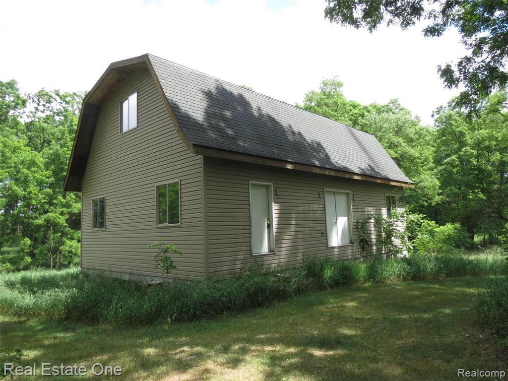 10033 Byron Road Howell, MI 48855 - Photo 11 of 19