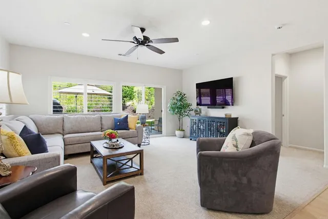 $855,000 | 220 Pantaneiro Place, Fallbrook, CA 92028