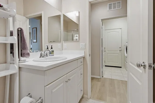 $855,000 | 220 Pantaneiro Place, Fallbrook, CA 92028