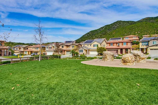 $855,000 | 220 Pantaneiro Place, Fallbrook, CA 92028