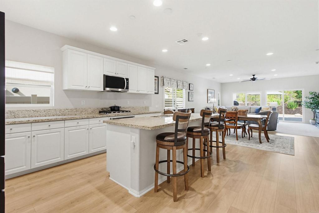 220 Pantaneiro Place Fallbrook, CA 92028 - Photo 7 of 64