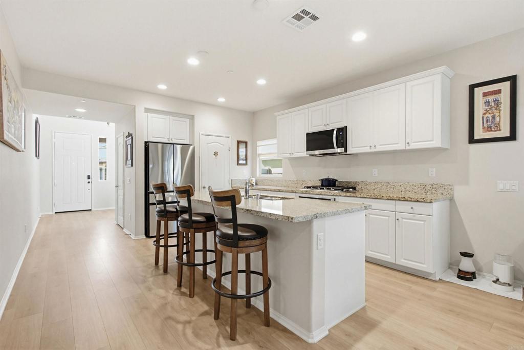 220 Pantaneiro Place Fallbrook, CA 92028 - Photo 8 of 64