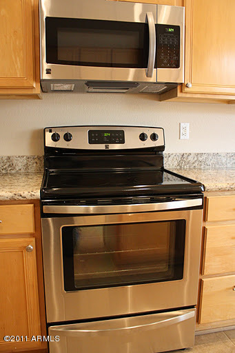 4366 East Briles Road Phoenix, AZ 85050 - Photo 3 of 14 Range - Oven