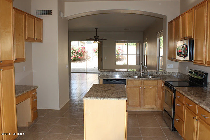 4366 East Briles Road Phoenix, AZ 85050 - Photo 10 of 14 Kitchen