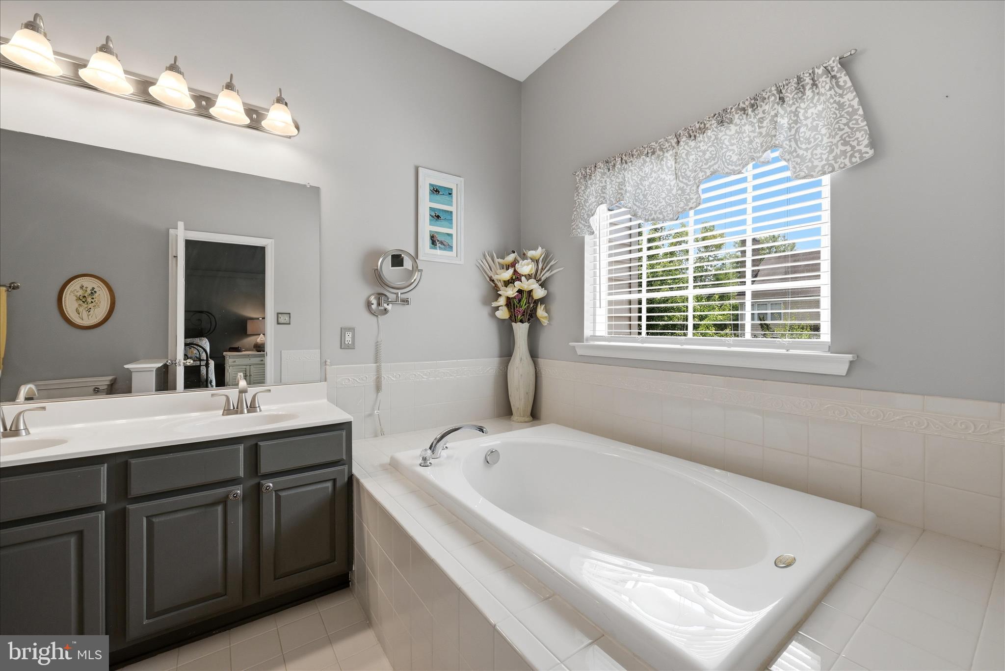 405 Leeds Ridge Court Purcellville, VA 20132 - Photo 27 of 64 Primary Bathroom