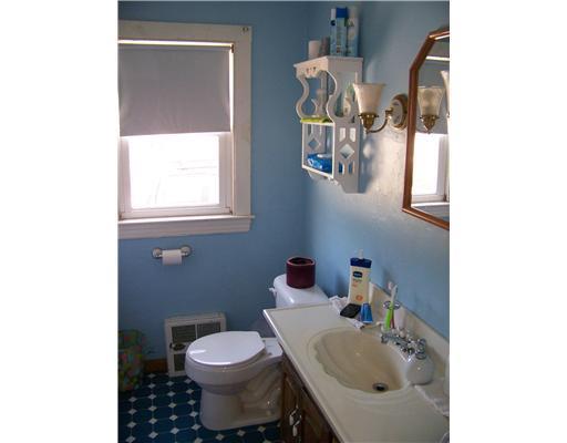 140 Yarmouth Road Gray, ME 04039 - Photo 10 of 14 Bathroom.