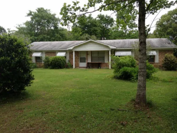 $900 | 10214 County Road 83, Elberta, AL 36530