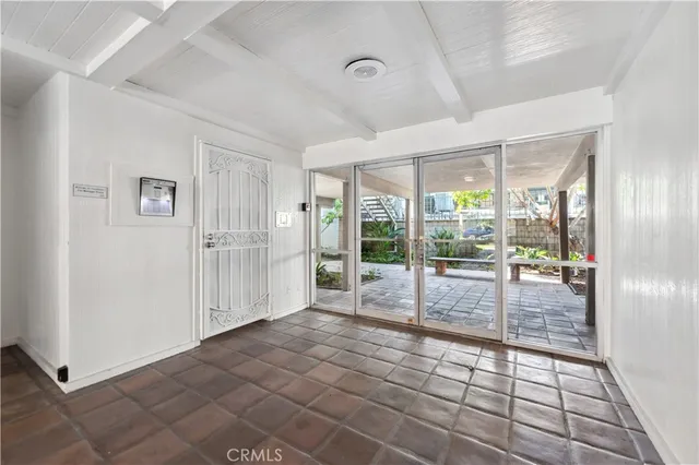 a view of empty room with window