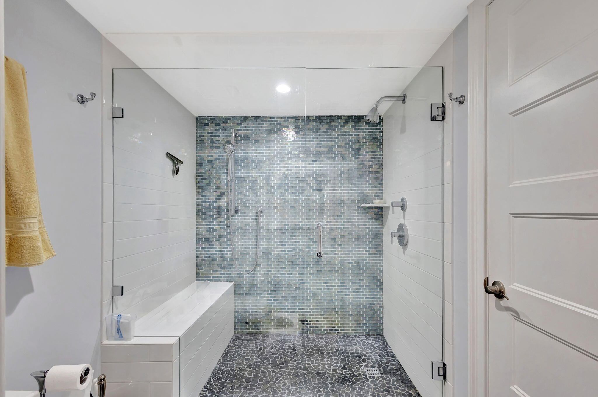 16910 Bay Street, Unit E503 Jupiter, FL 33477 - Photo 9 of 33 a bathroom with a bathtub and a shower