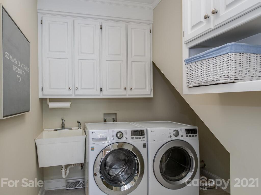 4626 Binfords Ridge Road Charlotte, NC 28226 - Photo 16 of 42 a utility room with dryer and washer