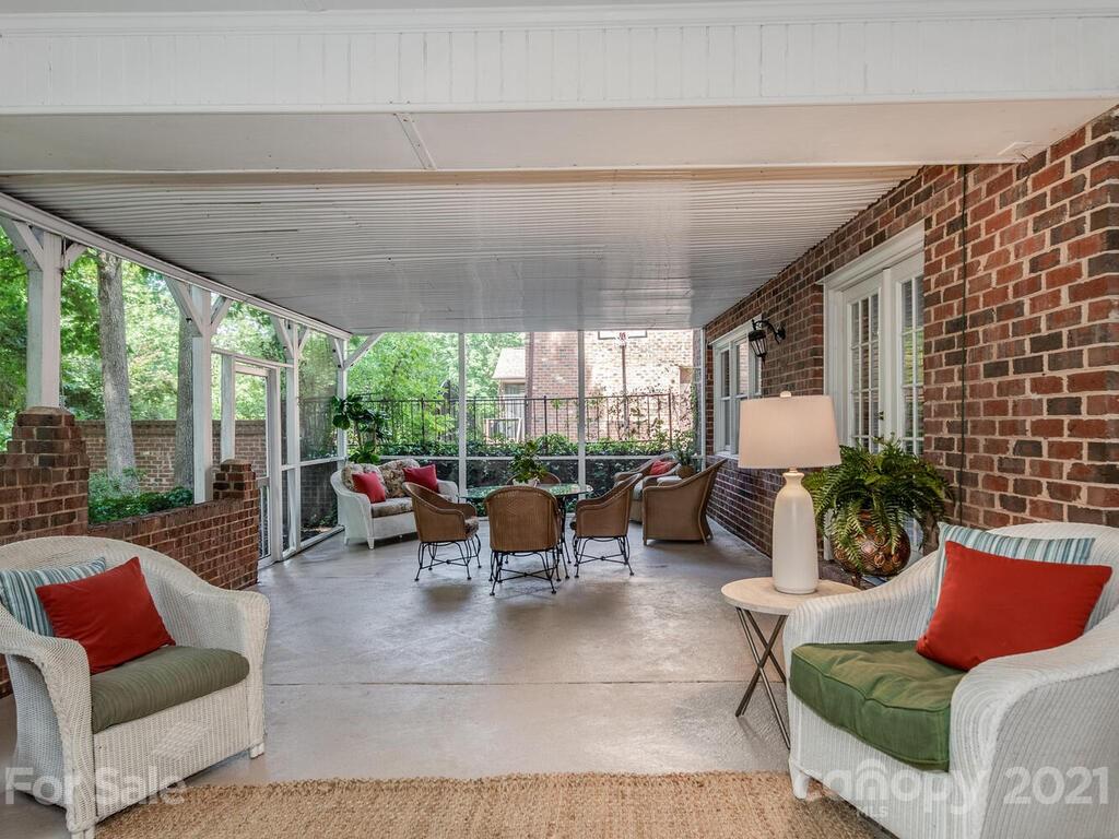 4626 Binfords Ridge Road Charlotte, NC 28226 - Photo 39 of 42 a living room with furniture and a large window