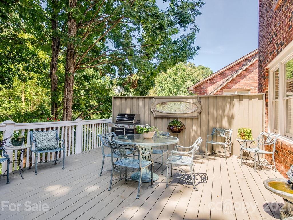 4626 Binfords Ridge Road Charlotte, NC 28226 - Photo 40 of 42 a view of a dining tables and chairs in the balcony