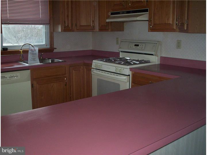 2860 Welsh Road Philadelphia, PA 19152 - Photo 2 of 4 Kitchen