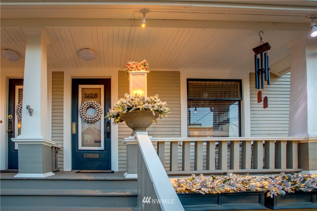 a view of entryway wooden floor and front door